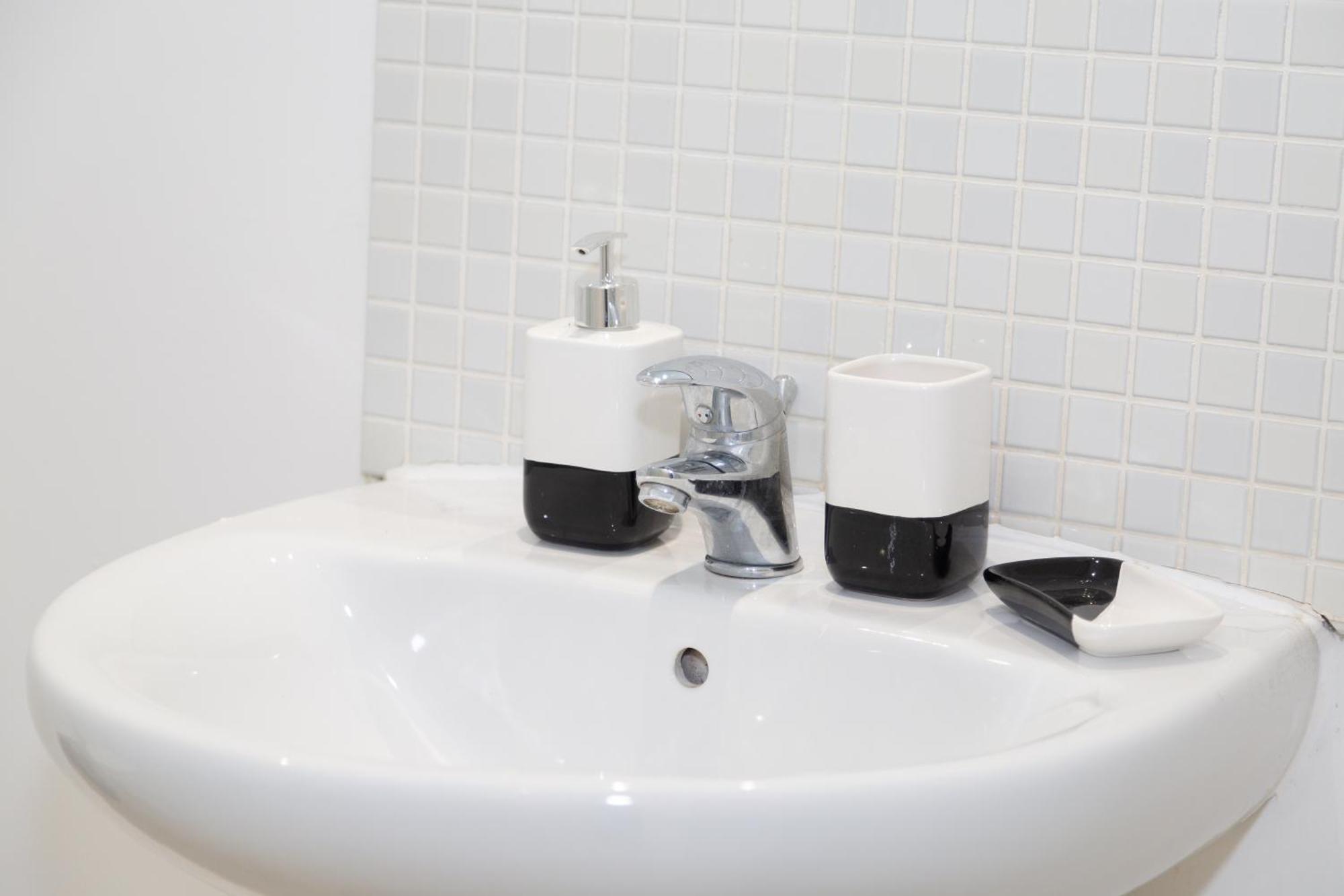 Serviced Apartment In Liverpool City Centre - Free Parking - Balcony - By Happy Days Eksteriør bilde
