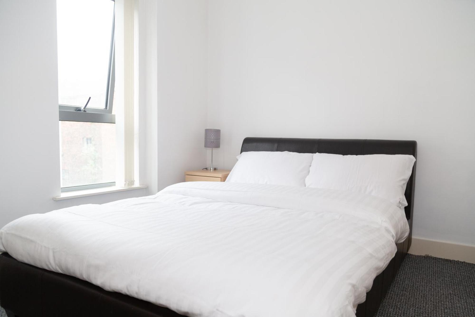 Serviced Apartment In Liverpool City Centre - Free Parking - Balcony - By Happy Days Eksteriør bilde