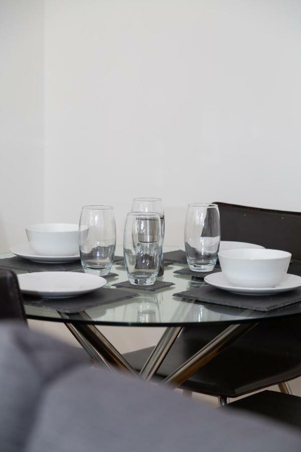 Serviced Apartment In Liverpool City Centre - Free Parking - Balcony - By Happy Days Eksteriør bilde